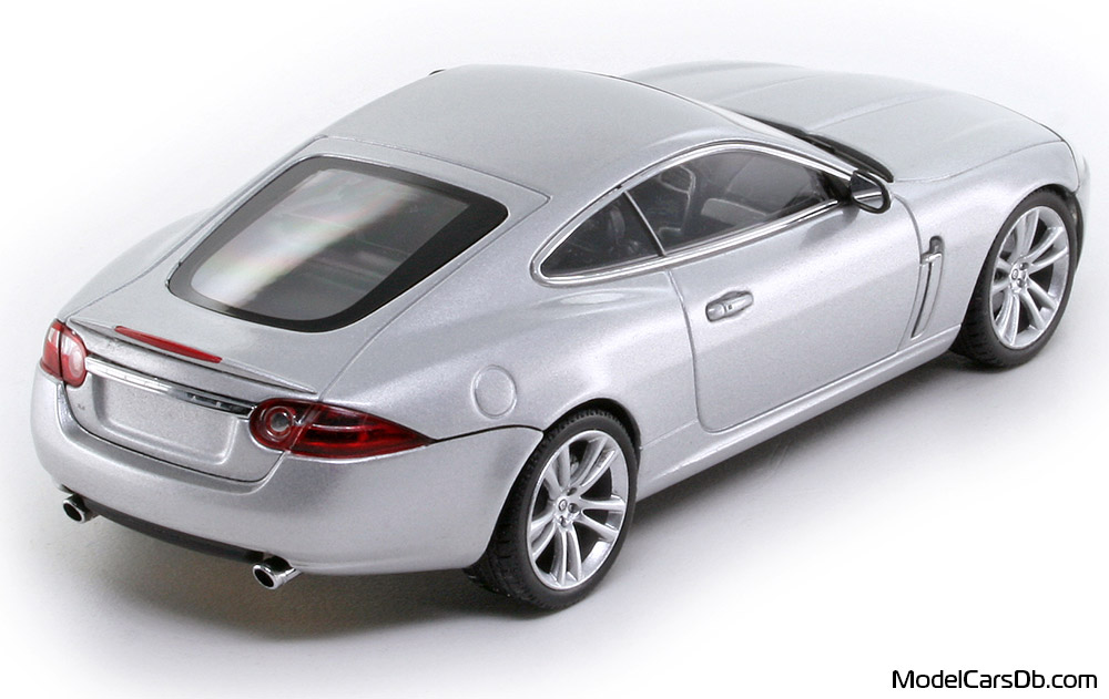 2006 - Jaguar XK Minichamps 1/43 (Silber) Hinten rechte seite