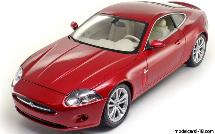 2006 - Jaguar XK Welly 1/18 - Vorne linke Seite