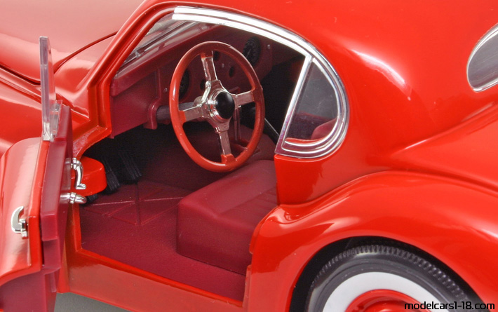 1949 - Jaguar XK120 (XK140) Signature Models 1/18 (Kрасный) Интерьер панель приборов