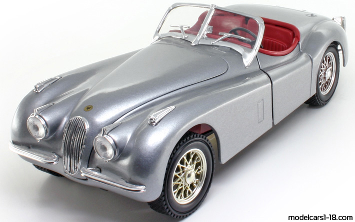 1948 - Jaguar XK120 ERTL 1/18 (Silber) Vorne linke Seite