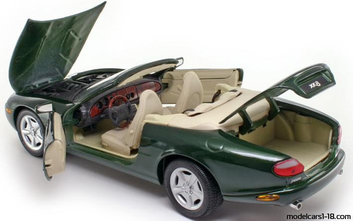 1996 - Jaguar XK8 Maisto 1/18 (Grün) Zu öffnende Teile