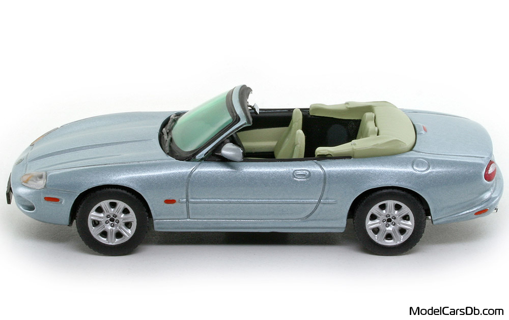 1996 - Jaguar XK8 Vitesse 1/43 (Blue) Side