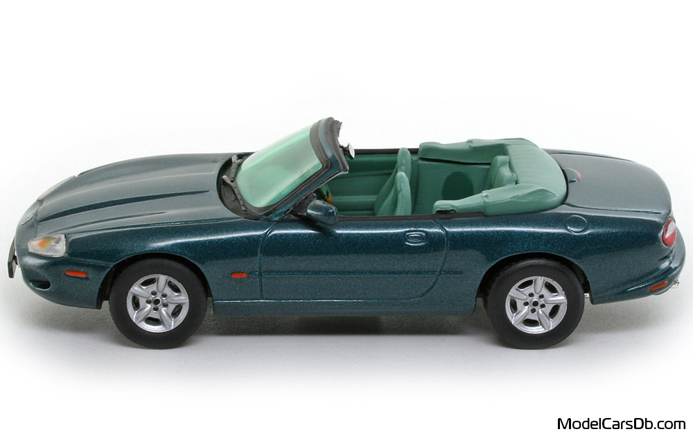 1996 - Jaguar XK8 Vitesse 1/43 (Green) Side