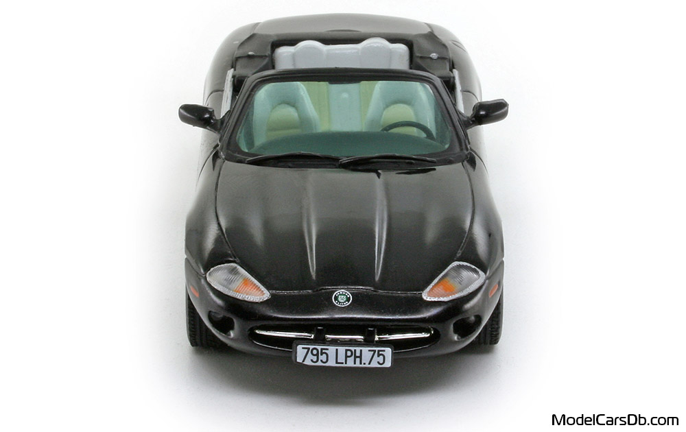 1996 - Jaguar XK8 Vitesse 1/43 (Black) Front end