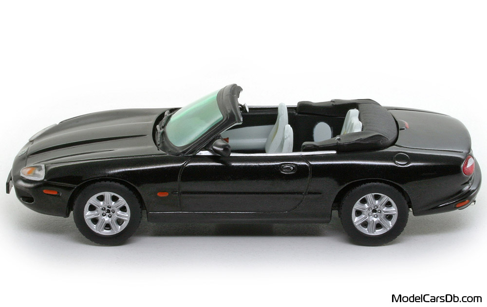 1996 - Jaguar XK8 Vitesse 1/43 (Black) Side
