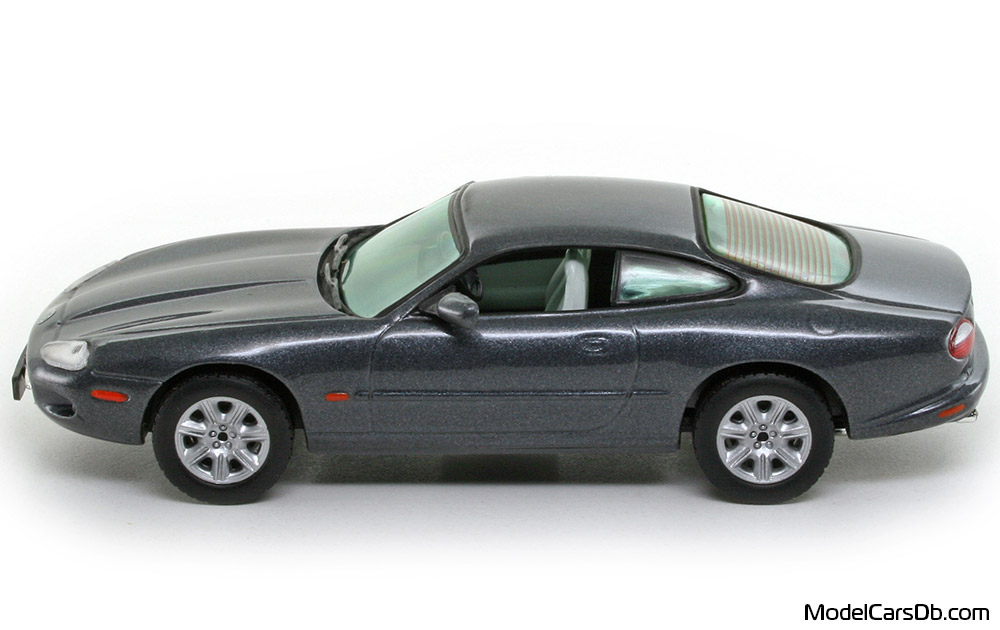 1996 - Jaguar XK8 Vitesse 1/43 (Blue) Side