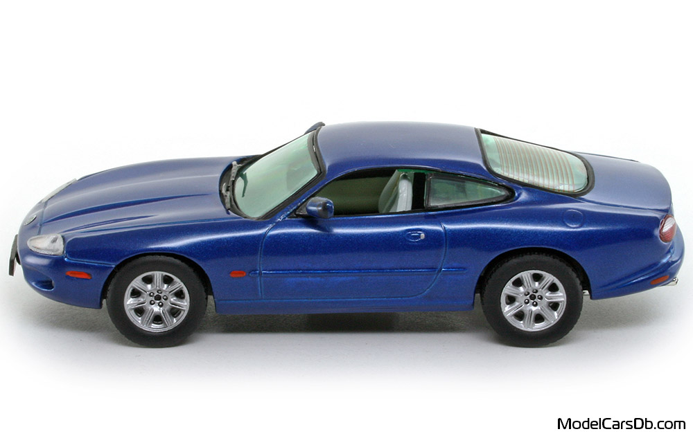 1996 - Jaguar XK8 Vitesse 1/43 (Blue) Side