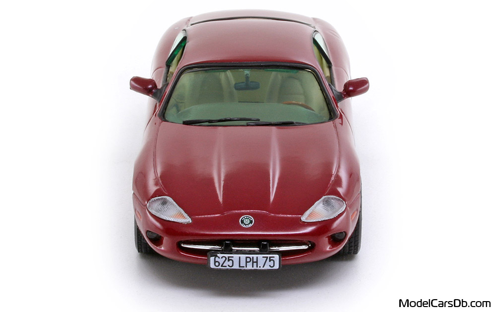 1996 - Jaguar XK8 Vitesse 1/43 (Red) Front end