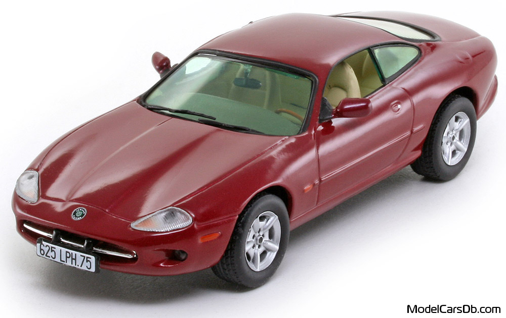 1996 - Jaguar XK8 Vitesse 1/43 (Red) Front left side