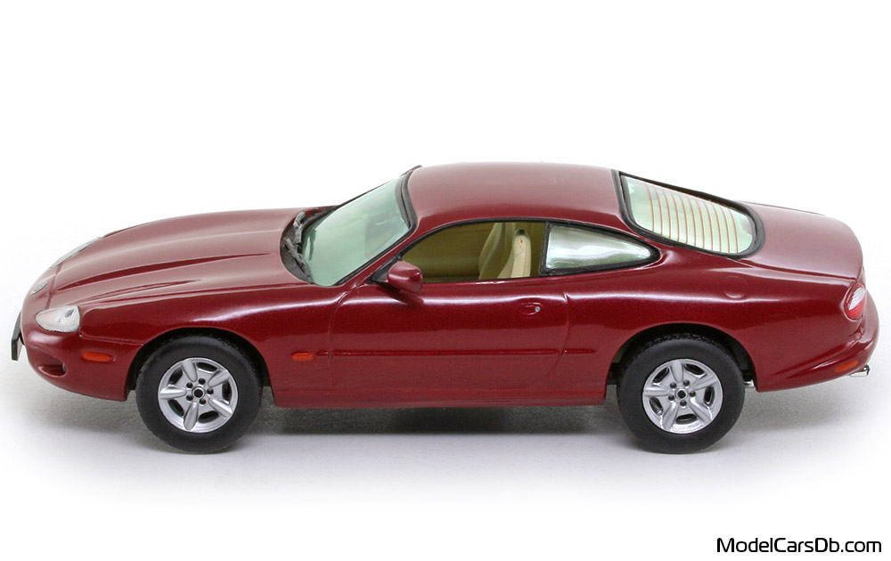 1996 - Jaguar XK8 Vitesse 1/43 (Red) Side