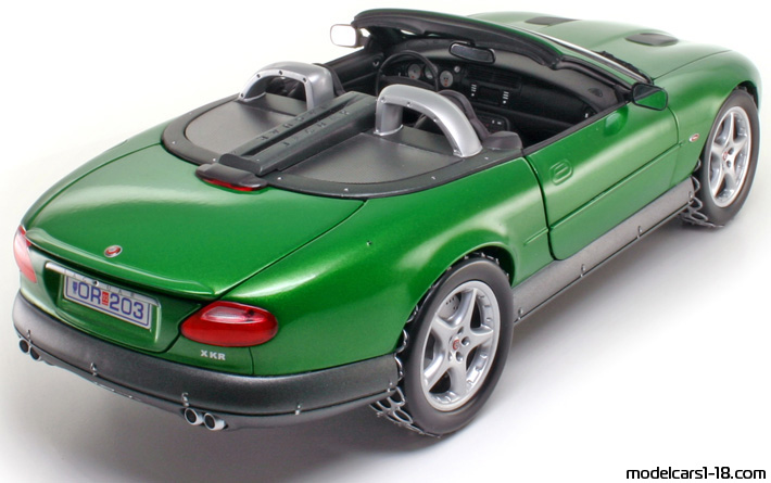 2000 - Jaguar XKR (James Bond) Beanstalk 1/18 (Grün / Grau) Hinten rechte seite