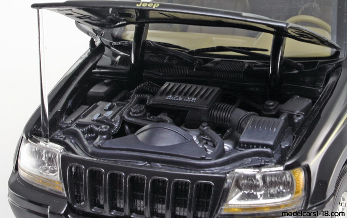 2001 - Jeep Grand Cherokee (WJ) Mondo Motors 1/18 (Schwarz) Motor