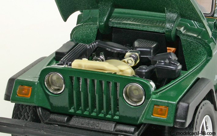 1997 - Jeep Wrangler Solido 1/18 (Grün) Motor