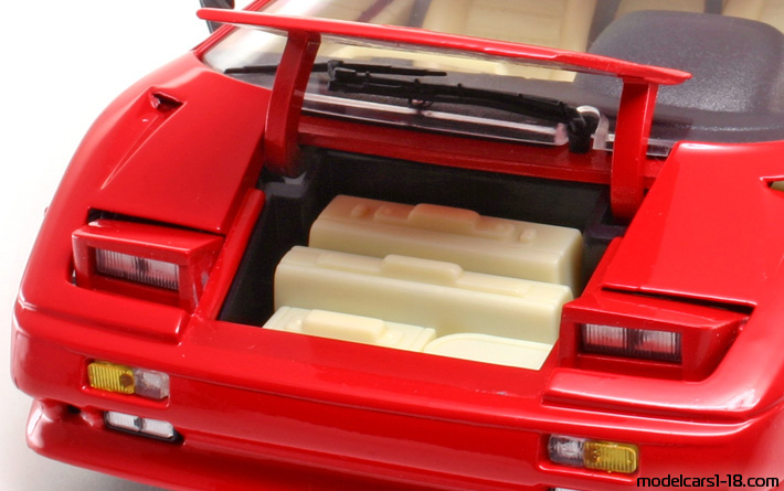 1990 - Lamborghini Diablo Mira 1/18 (Kрасный) Багажник / Поднимающиеся фары
