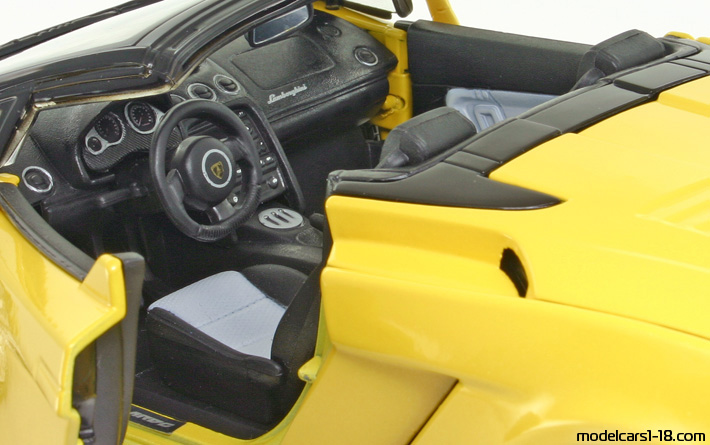 2006 - Lamborghini Gallardo Spyder Bburago 1/18 (Gelb) Innenraum Armaturenbrett