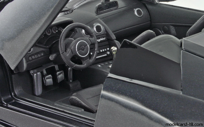 2001 - Lamborghini Murcielago Roadster Motor Max 1/18 (Black) Interior dashboard