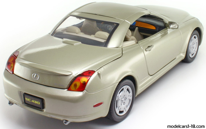 2002 - Lexus SC 430 Motor Max 1/18 (Gold) Rear right side
