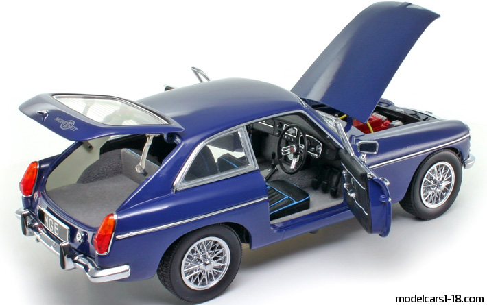 1969 - MG MGB GT MkII Universal Hobbies 1/18 (Blau) Zu öffnende Teile