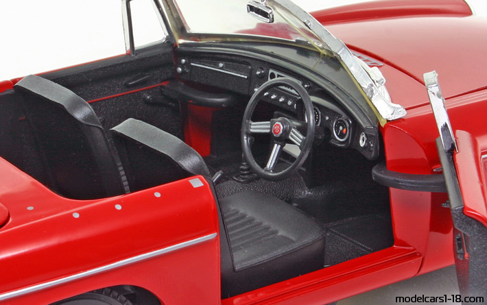 1963 - MG MGB MkI Corgi 1/18 (Red) Interior dashboard