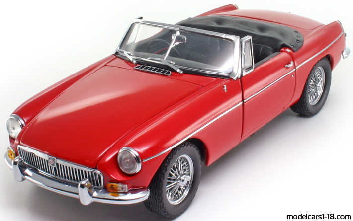 1966 - MG MGB MkI Kyosho 1/18 - Предна лява страна