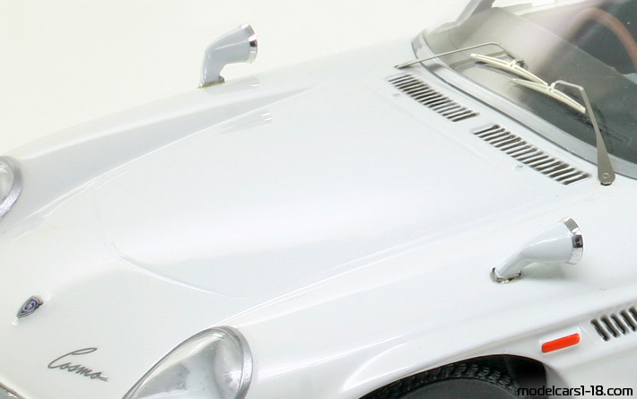 1967 - Mazda Cosmo Sport Triple9 Collection 1/18 (Weiß) Motor