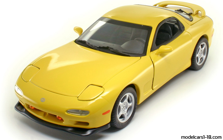 1993 - Mazda RX-7 Kyosho 1/18 - Vorne linke Seite