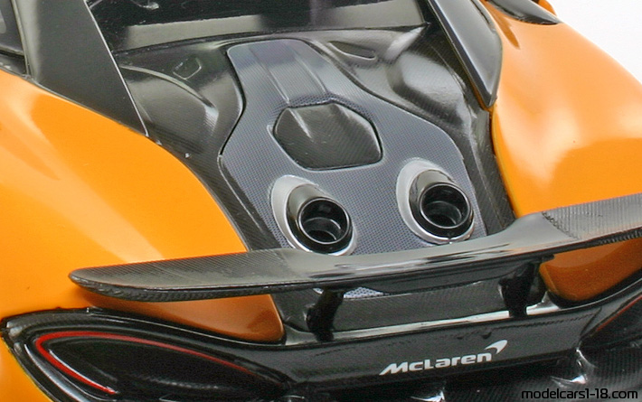 2018 - McLaren 600LT Solido 1/18 (Orange / Black) Engine