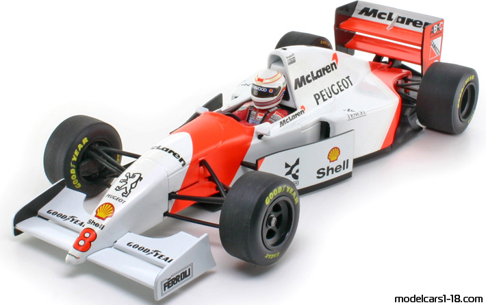 1994 - McLaren Peugeot MP4-9 Minichamps 1/18 (Weiß / Rot) Vorne linke Seite