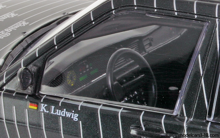 1989 - Mercedes 190 E 2.5-16V Evo 1 DTM (W201) Minichamps 1/18 (Black / Grey) Interior dashboard