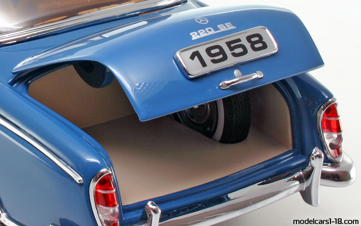 1956 - Mercedes 220 SE (W180) Sun Star 1/18 (Blau) Kofferraum / Klappbare Scheinwerfer