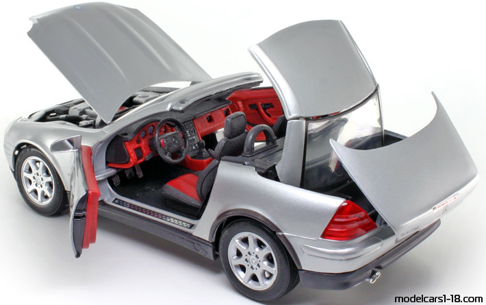 1997 - Mercedes 230 SLK (R170) Maisto 1/18 (Silver) Opening parts
