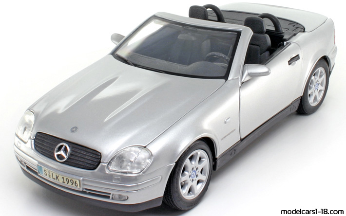 1997 - Mercedes 230 SLK (R170) Maisto 1/18 - Vorne linke Seite