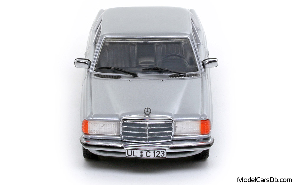1976 - Mercedes 280 CE (C123) Minichamps 1/43 (Silver) Front end