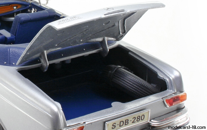 1966 - Mercedes 280 SE (W111) Maisto 1/18 (Silber) Kofferraum / Klappbare Scheinwerfer