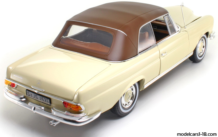 1969 - Mercedes 280 SE (W111) Norev 1/18 (Белый) Задняя правая сторона