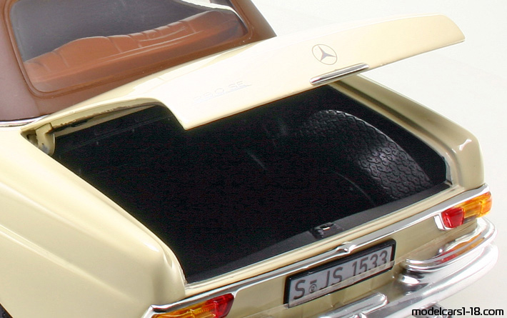 1969 - Mercedes 280 SE (W111) Norev 1/18 (Белый) Багажник / Поднимающиеся фары
