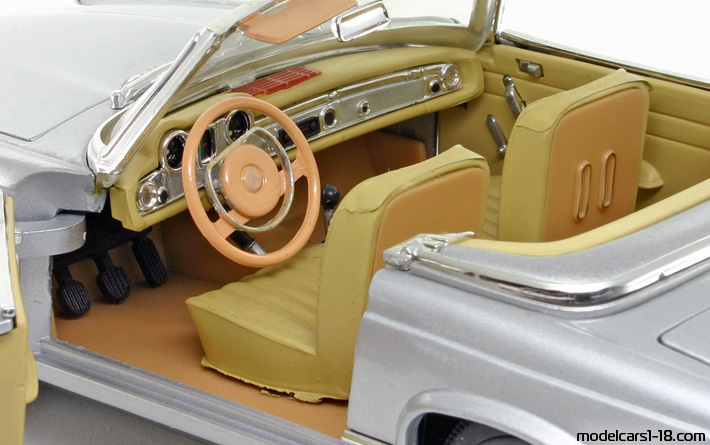 1963 - Mercedes 280 SL (W113) Anson 1/18 (Серебристый) Интерьер панель приборов