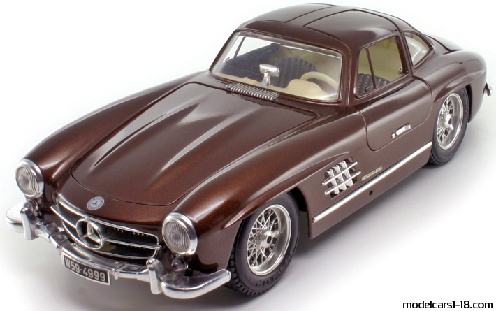 1954 - Mercedes 300 SL (W198) Bburago 1/18 - Front left side