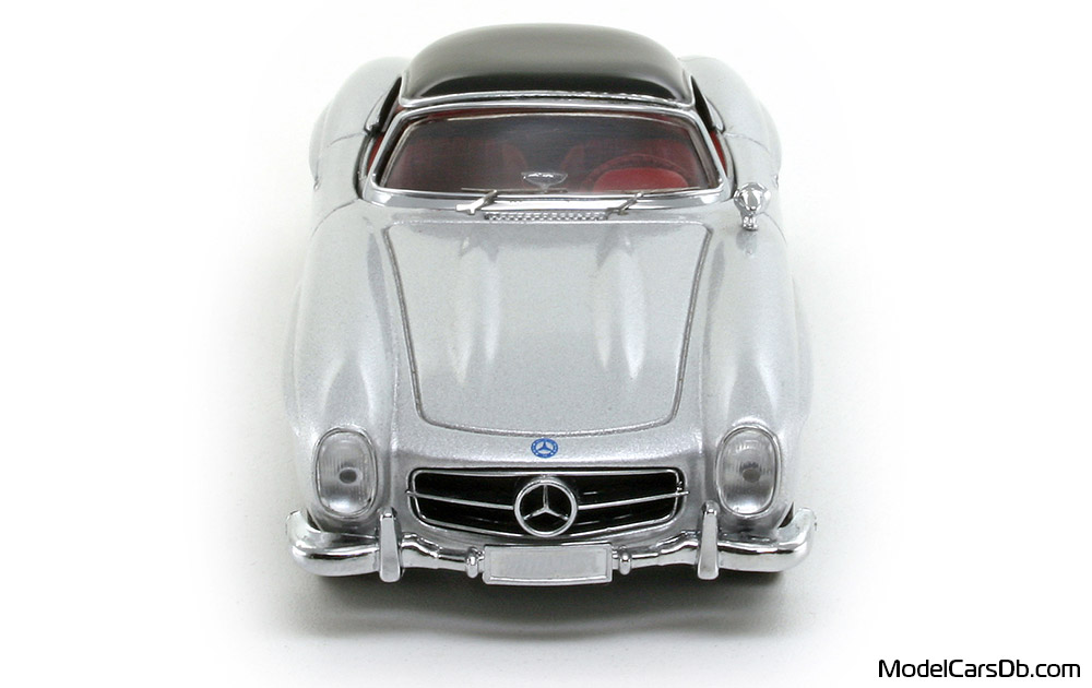1957 - Mercedes 300 SL (W198) Schuco 1/43 (Silver / Black) Front end