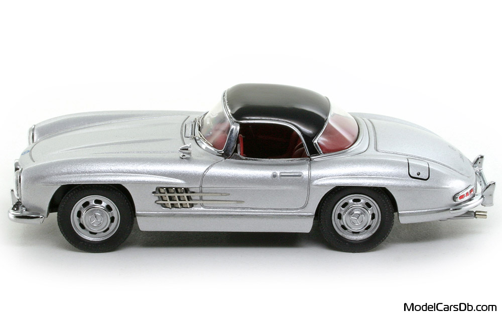 1957 - Mercedes 300 SL (W198) Schuco 1/43 (Silver / Black) Side
