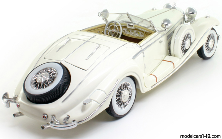 1936 - Mercedes 500 K Specialroadster (W29) Maisto 1/18 (Weiß) Hinten rechte seite