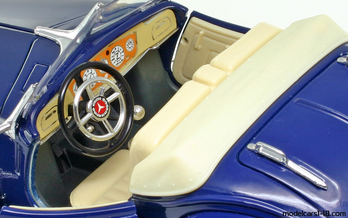 1936 - Mercedes 500 K (W29) Bburago 1/20 (Blue) Interior dashboard