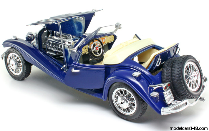 1936 - Mercedes 500 K (W29) Bburago 1/20 (Blue) Opening parts