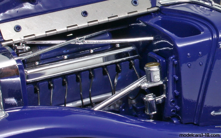 1936 - Mercedes 500 K (W29) Maisto 1/18 (Blau) Motor