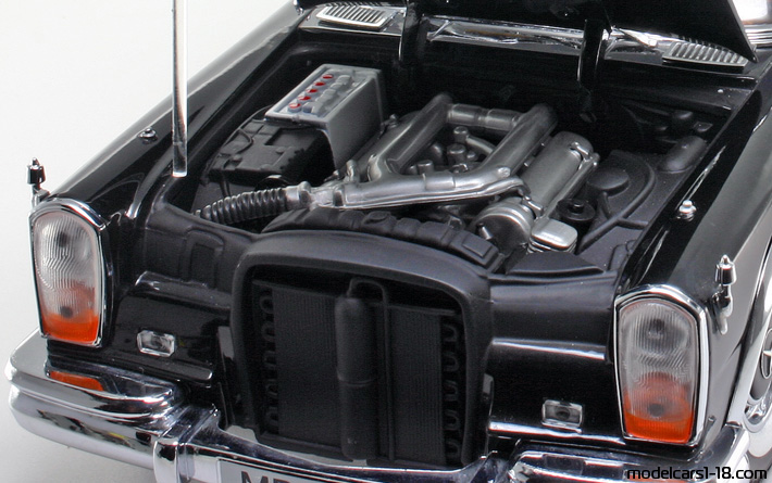 1966 - Mercedes 600 Pullman (W100) Sun Star 1/18 (Schwarz) Motor