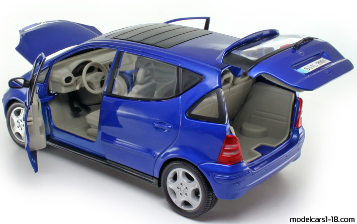2001 - Mercedes A 140 L (W168) Maisto 1/18 (Blau) Zu öffnende Teile