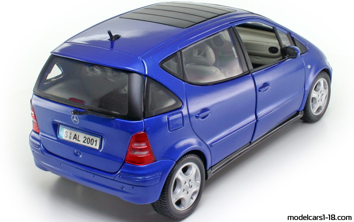 2001 - Mercedes A 140 L (W168) Maisto 1/18 (Blau) Hinten rechte seite
