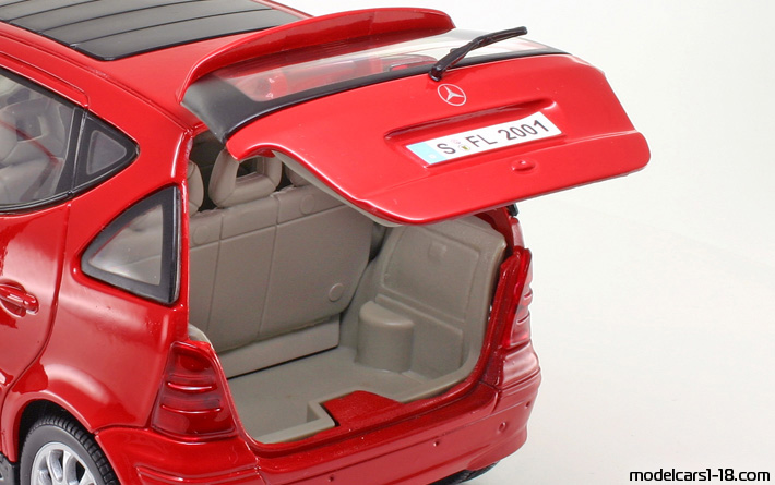2001 - Mercedes A 160 (W168) Maisto 1/18 (Red) Trunk / Popup headlights