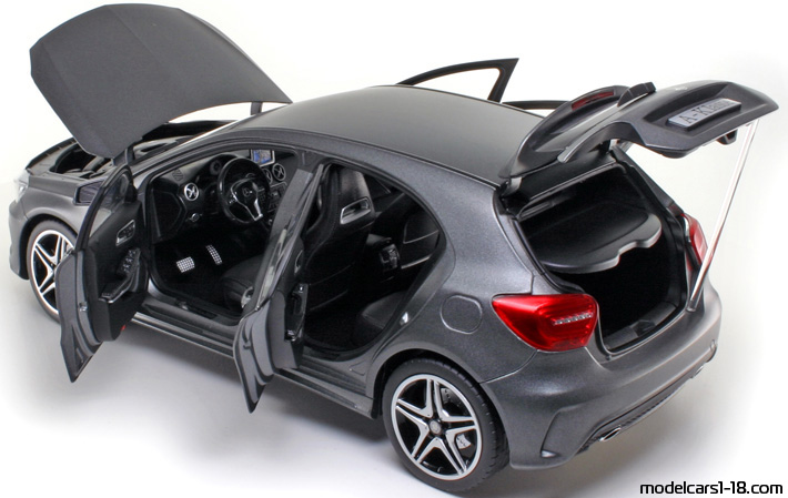 2012 - Mercedes A (W176) Norev 1/18 (Grau) Zu öffnende Teile