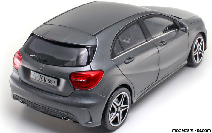 2012 - Mercedes A (W176) Norev 1/18 (Grau) Hinten rechte seite